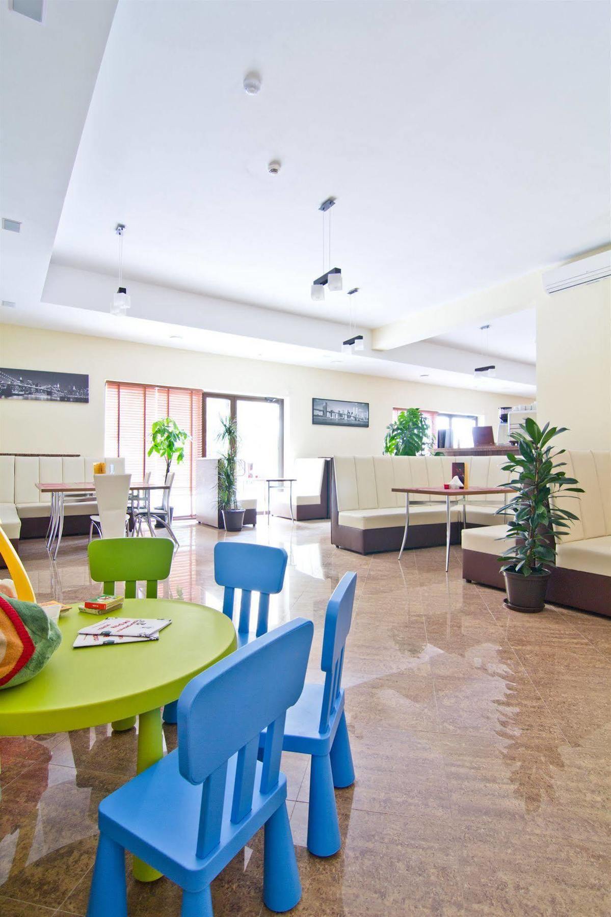 Versal Airport Modlin นอวือ ดวูร์ มาซอเวียซกี ภายนอก รูปภาพ