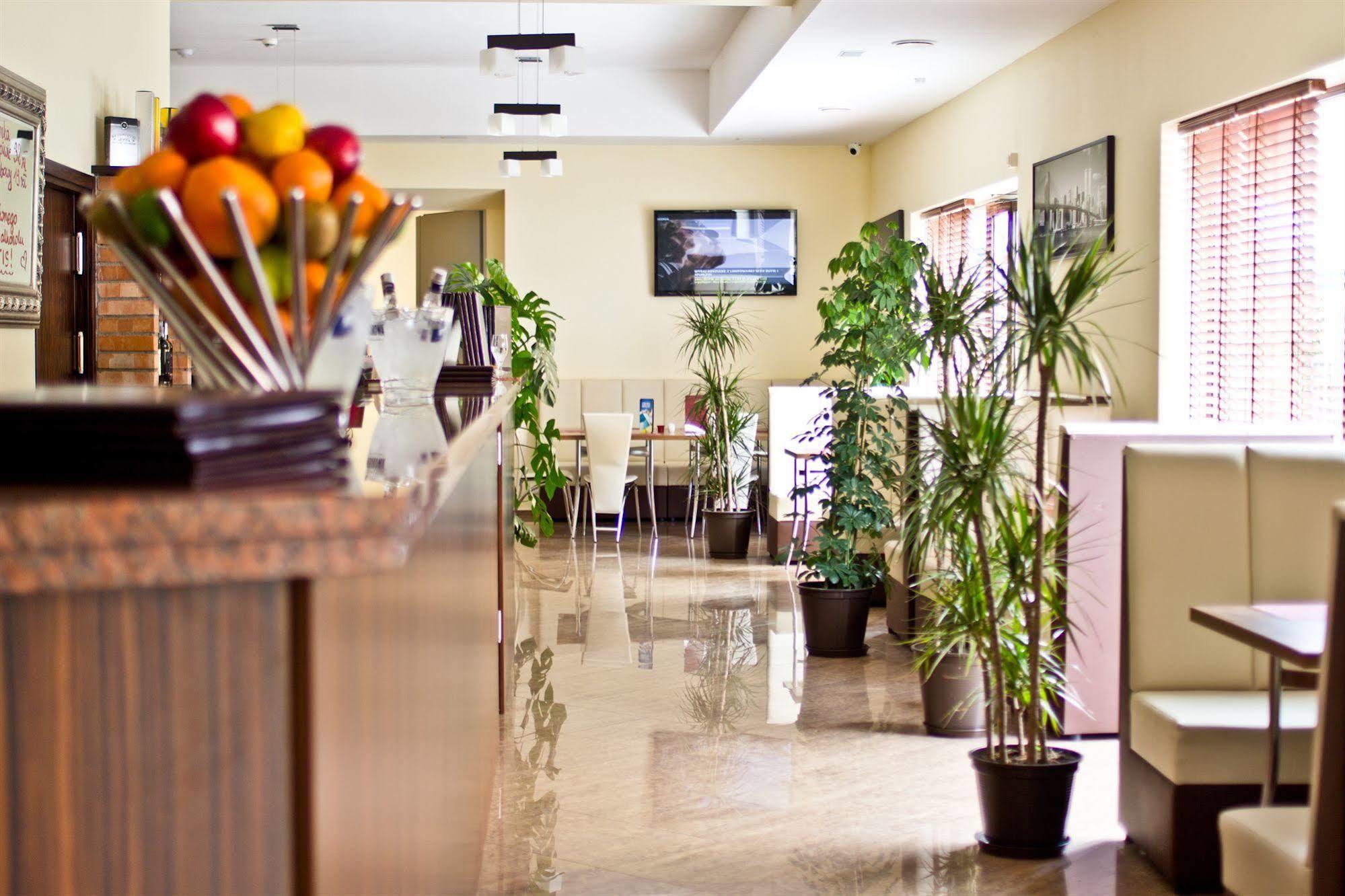 Versal Airport Modlin นอวือ ดวูร์ มาซอเวียซกี ภายนอก รูปภาพ